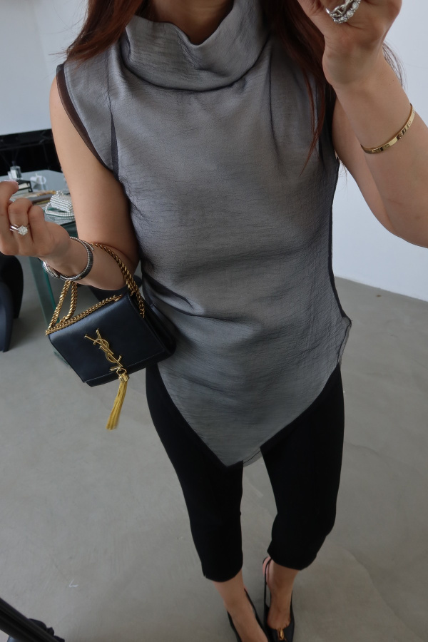 Üzeri Tül Asimetrik Kesim Bluz