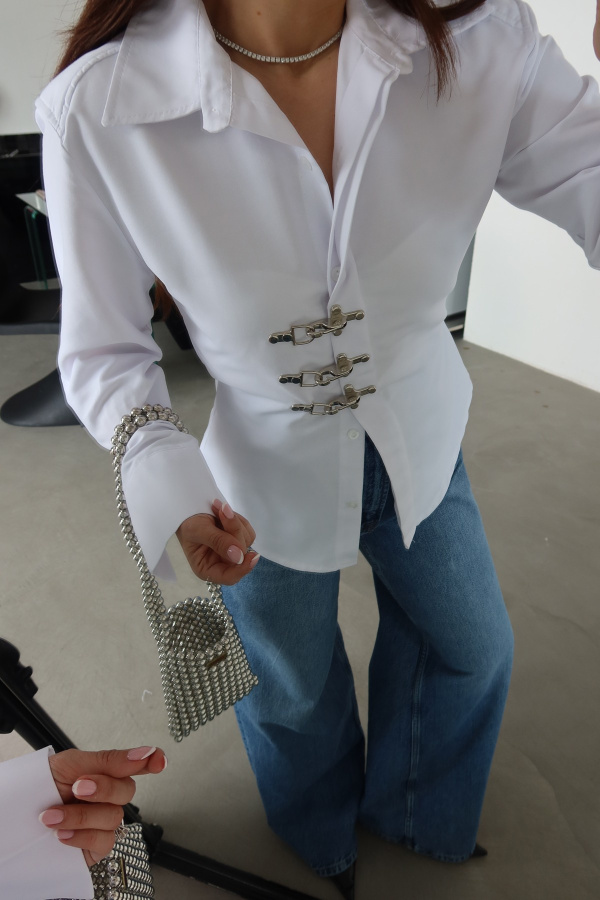 Arkadan Bağlamalı Agraflı Gömlek