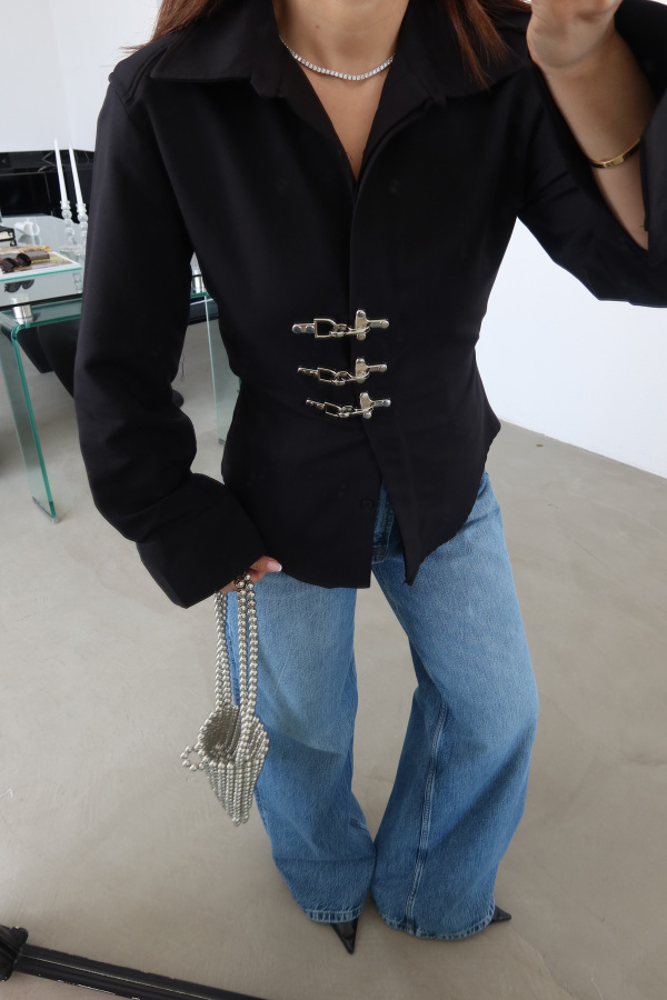 Arkadan Bağlamalı Agraflı Gömlek