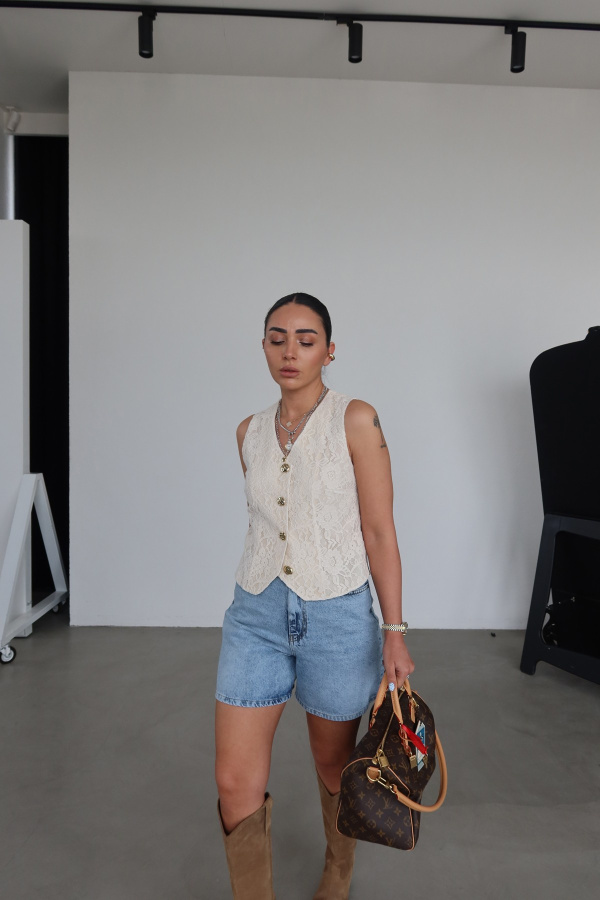 Güpür İşlemeli Gold Düğmeli Yelek