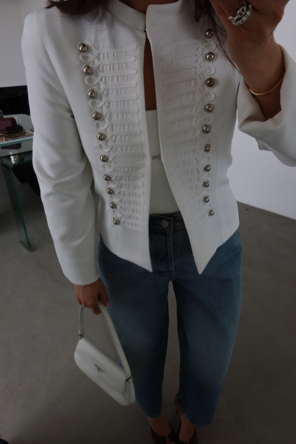 Nakış ve Düğme Detaylı Ceket