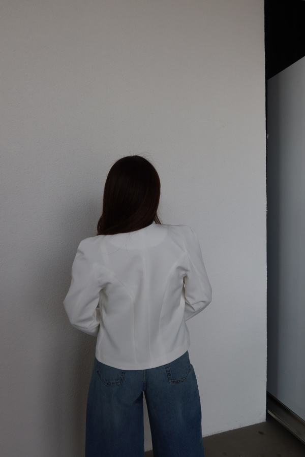 Nakış ve Düğme Detaylı Ceket