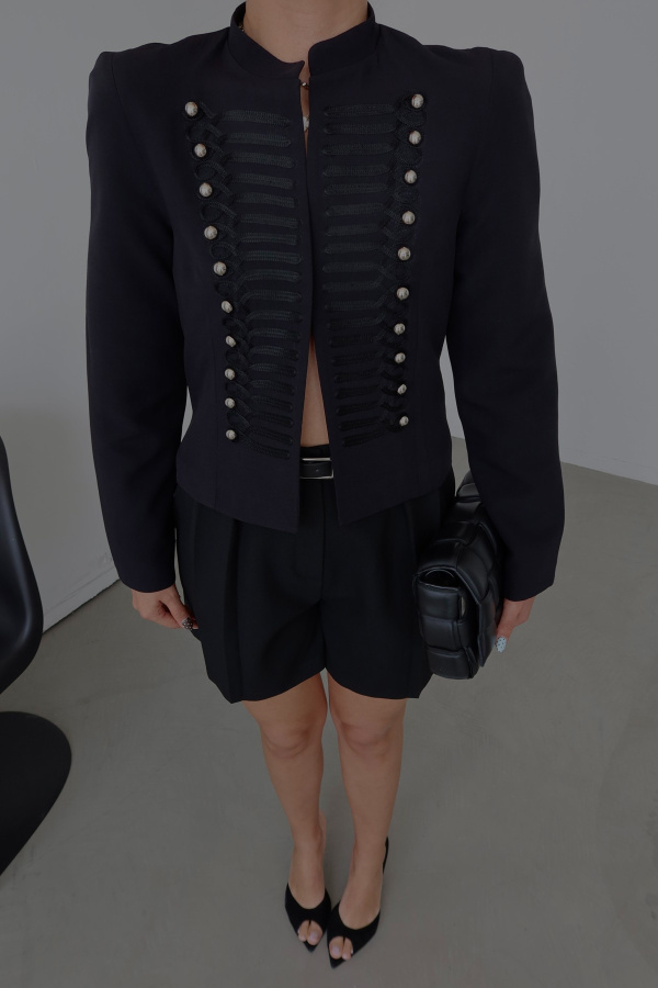 Nakış ve Düğme Detaylı Ceket