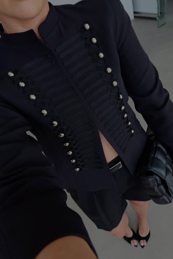 Nakış ve Düğme Detaylı Ceket