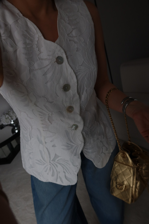 4 Düğmeli Üzeri İşlemeli Yelek