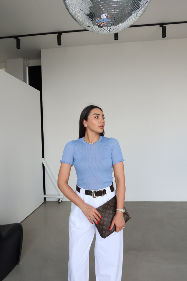 Kolu ve Etek Fırfırlı Triko Bluz