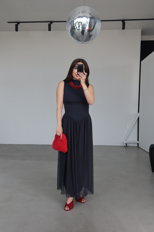 Kolsuz Tül Detaylı Elbise