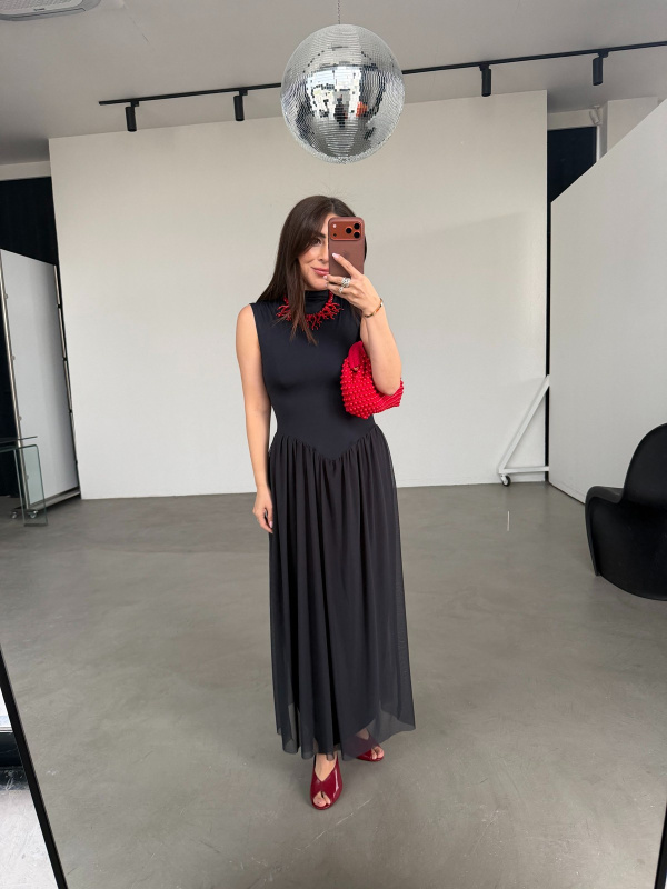 Kolsuz Tül Detaylı Elbise