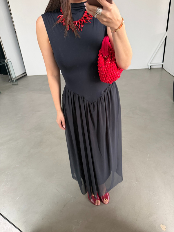 Kolsuz Tül Detaylı Elbise