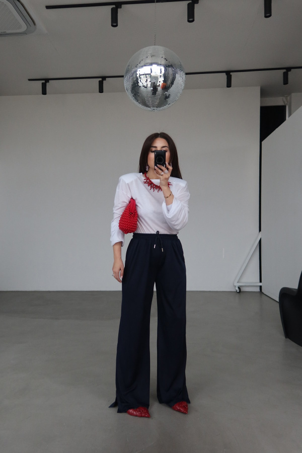 Beli Lastikli Paçası Yırtmaçlı Pantolon