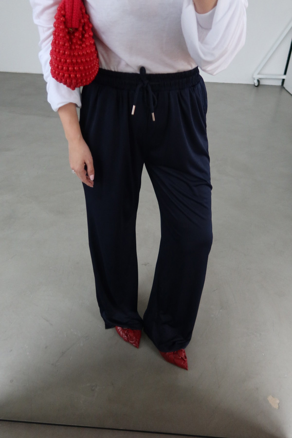 Beli Lastikli Paçası Yırtmaçlı Pantolon