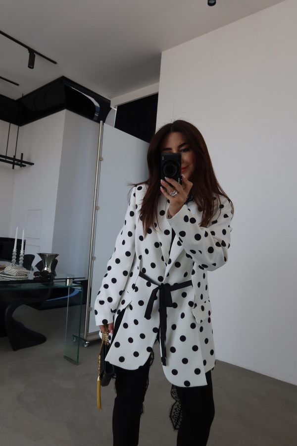 Dantel Detaylı Puantiyeli Ceket