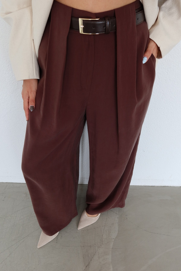 Çift Pileli Kemerli Geniş Kalıp Pantolon