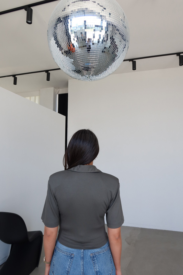 Polo Yaka Omuzu Vatkalı Tişört