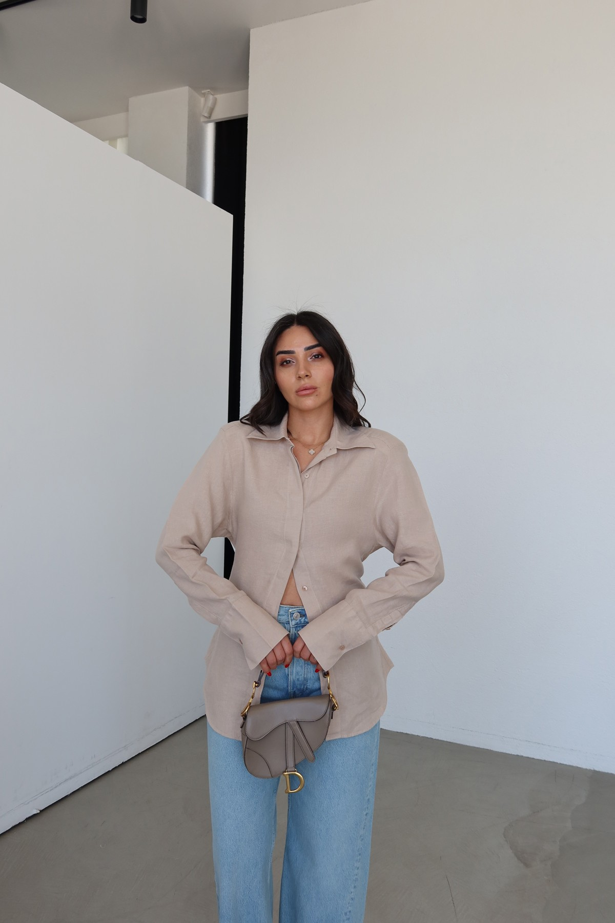 Omuzu Vatkalı Bel Bağcıklı %100 Keten Gömlek