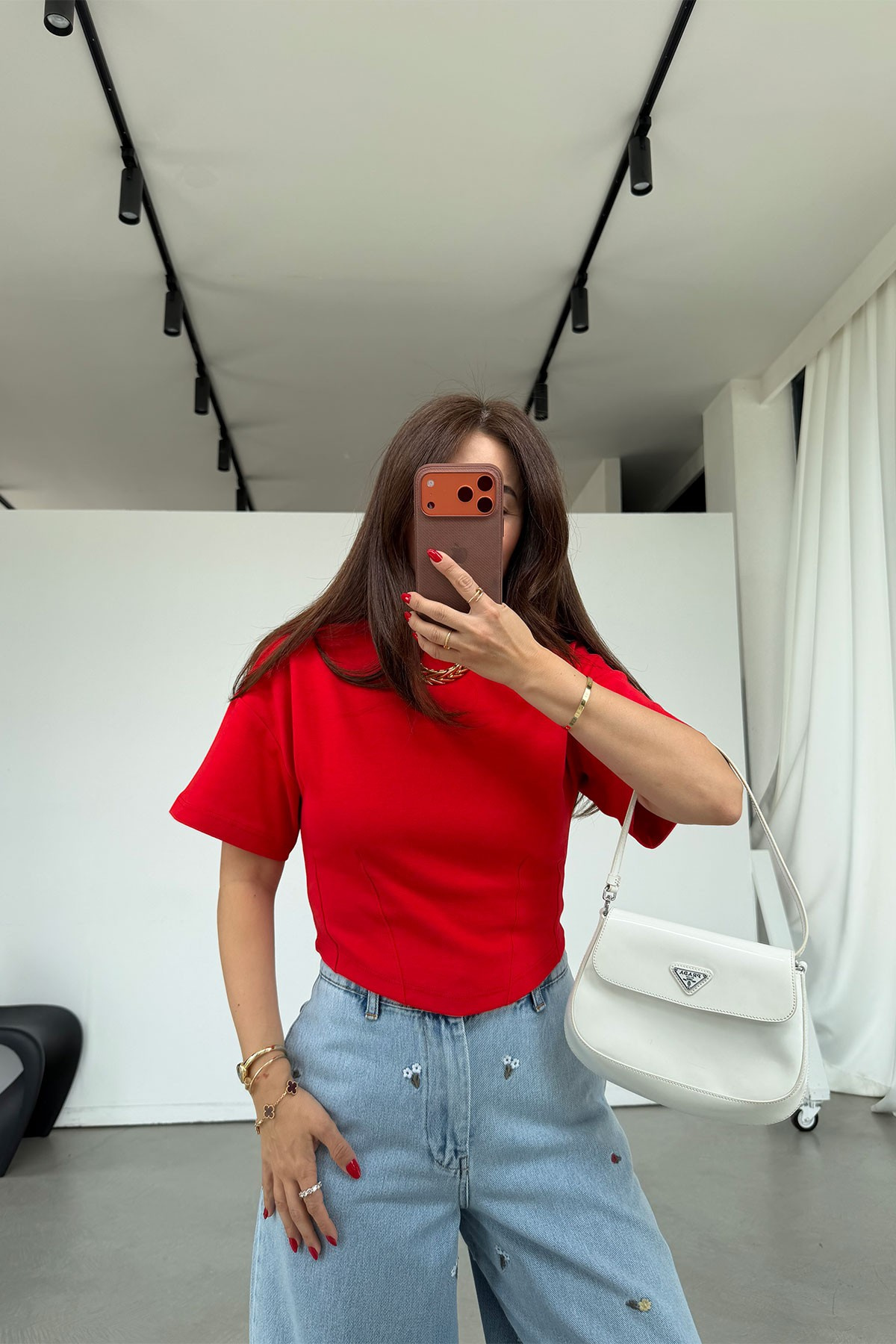 Altı Oval Kesim Dikiş Detaylı Bluz