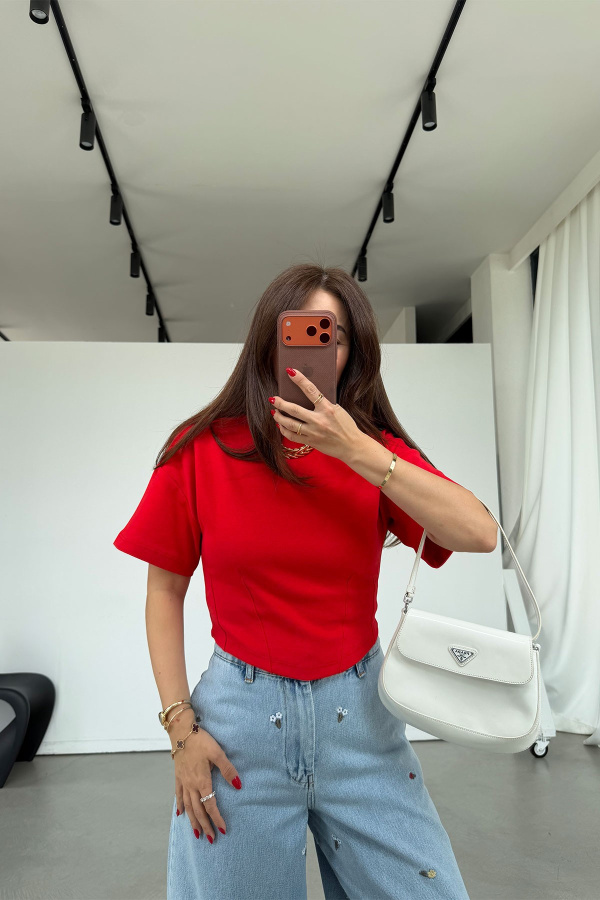 Altı Oval Kesim Dikiş Detaylı Bluz