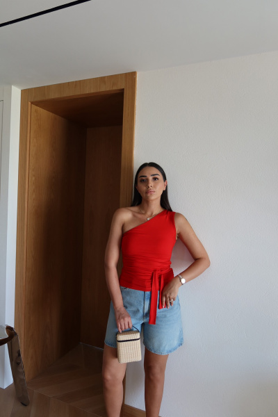 Tek Omuz Yanı Büzgülü Bluz