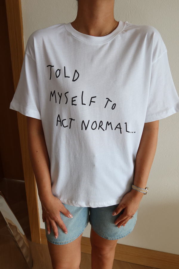 Told Myself To Act Normal Yazılı Tişört