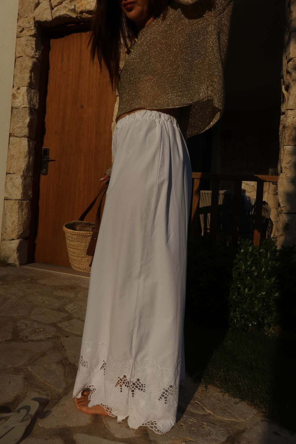 Paçası Fisto İşlemeli Geniş Kalıp Pantolon