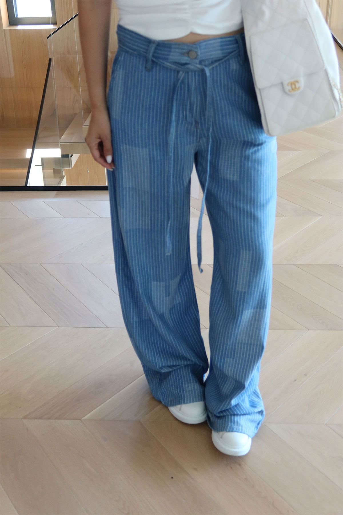 Beli Bağcıklı Çizgili Jean