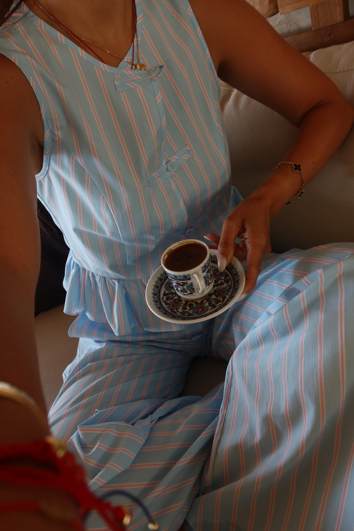 Çizgili Altı Fırfırlı Bluz