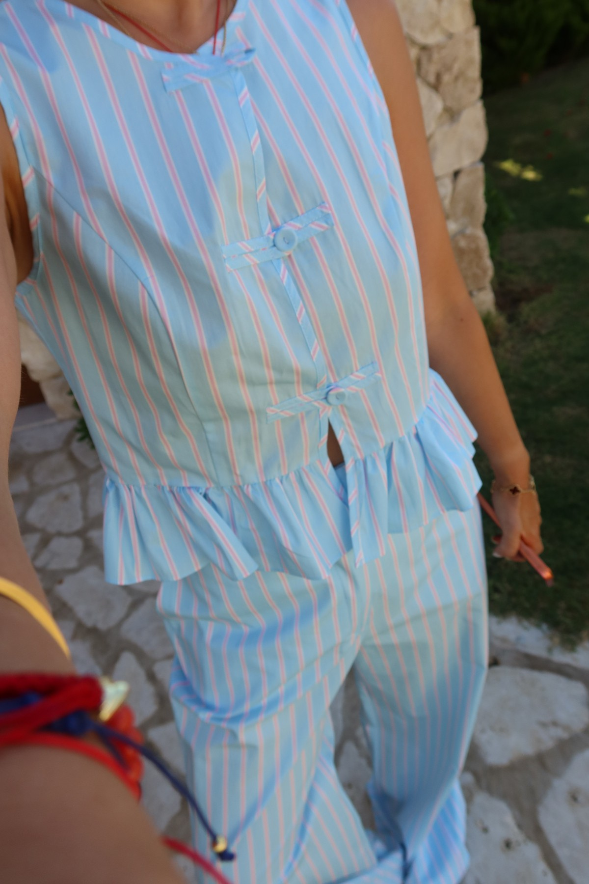 Çizgili Altı Fırfırlı Bluz