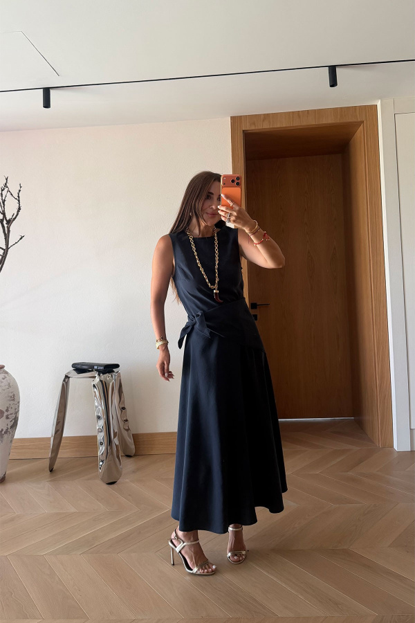 Kolsuz Fular Aksesuarlı Elbise