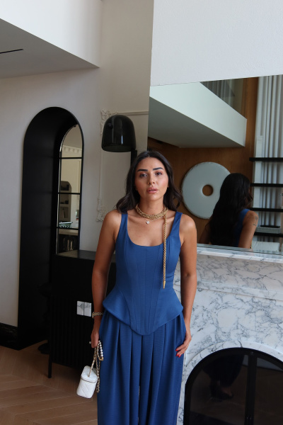 Sırtı Fermuarlı Balenli Bluz