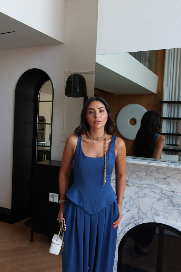 Sırtı Fermuarlı Balenli Bluz