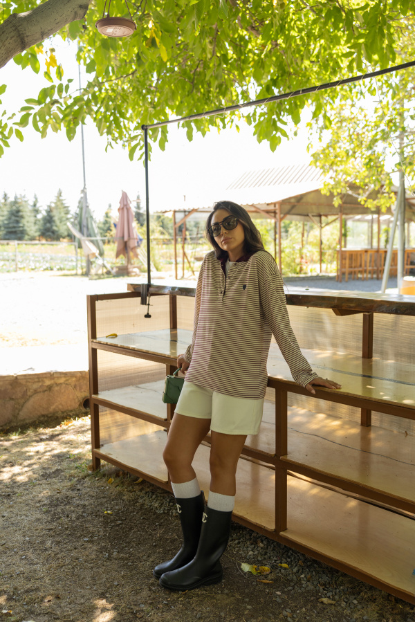 Polo Yaka Çizgili Kalp Nakışlı Sweat