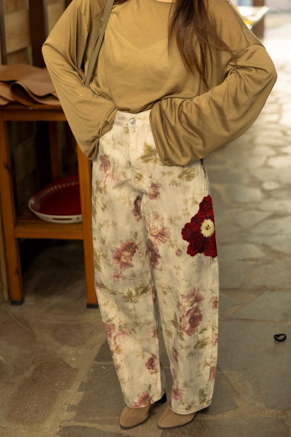 Batik Desen Çiçek Kabartmalı Pantolon