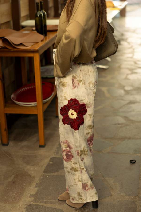 Batik Desen Çiçek Kabartmalı Pantolon