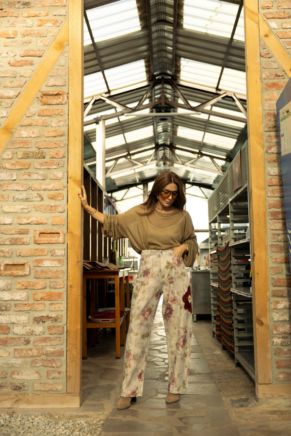 Batik Desen Çiçek Kabartmalı Pantolon