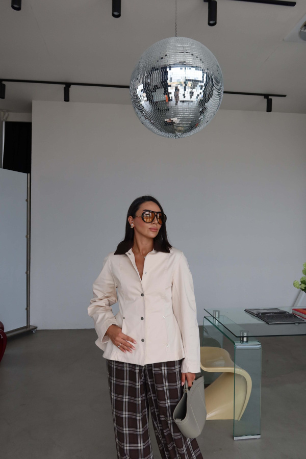 Yakası Renkli Peplum Ceket