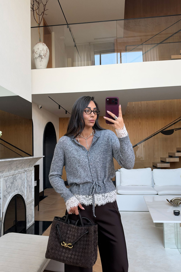Etek Ucu ve Kolları Dantelli Hırka