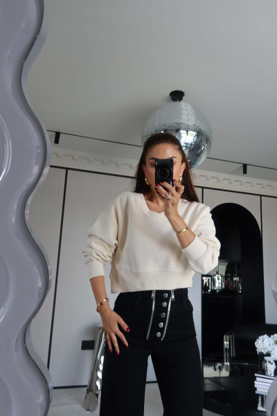 V Yaka Crop Sweat