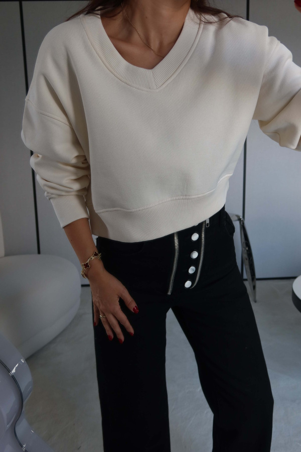 V Yaka Crop Sweat