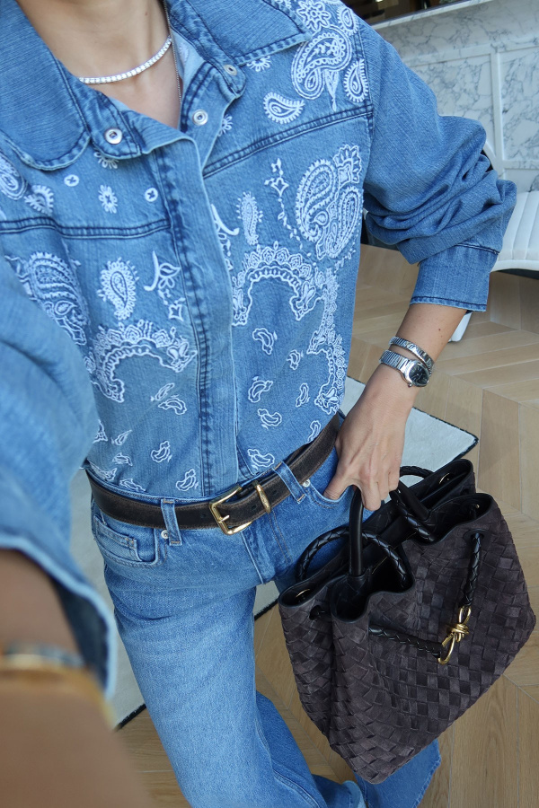 Ön Kısmı Nakış İşlemeli Denim Gömlek