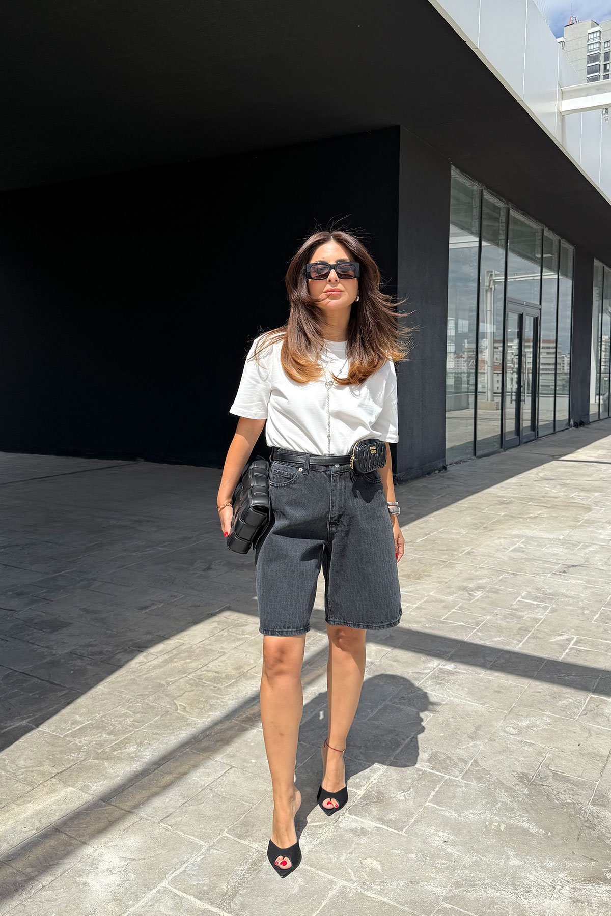 Yıkamalı Geniş Kalıp Boyfriend Şort ve Bisiklet Yaka Tok Doku Basic Kombini